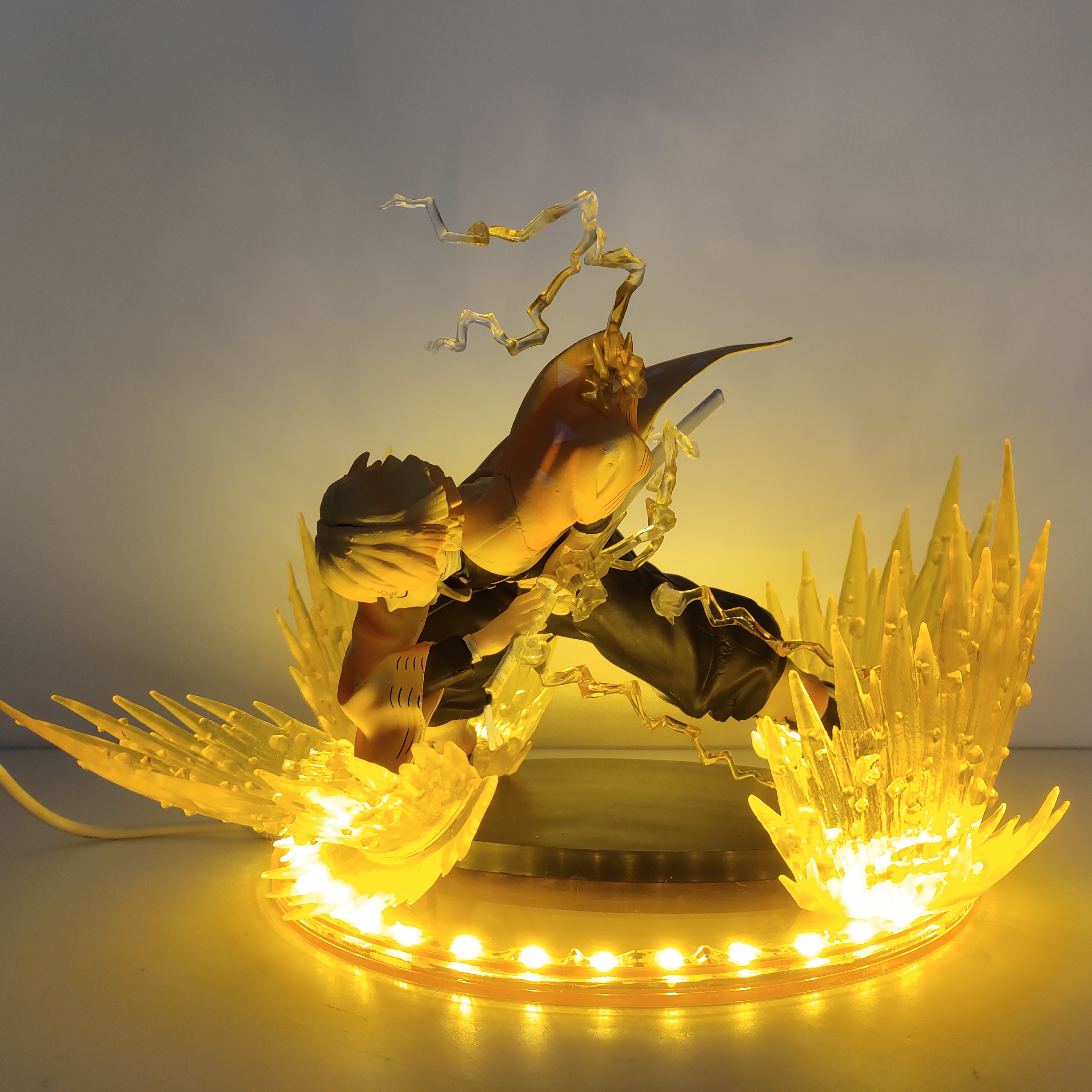 Demon Slayer Anime Agatsuma Ze - مراجعة Model Kit Zenitsu وسعره