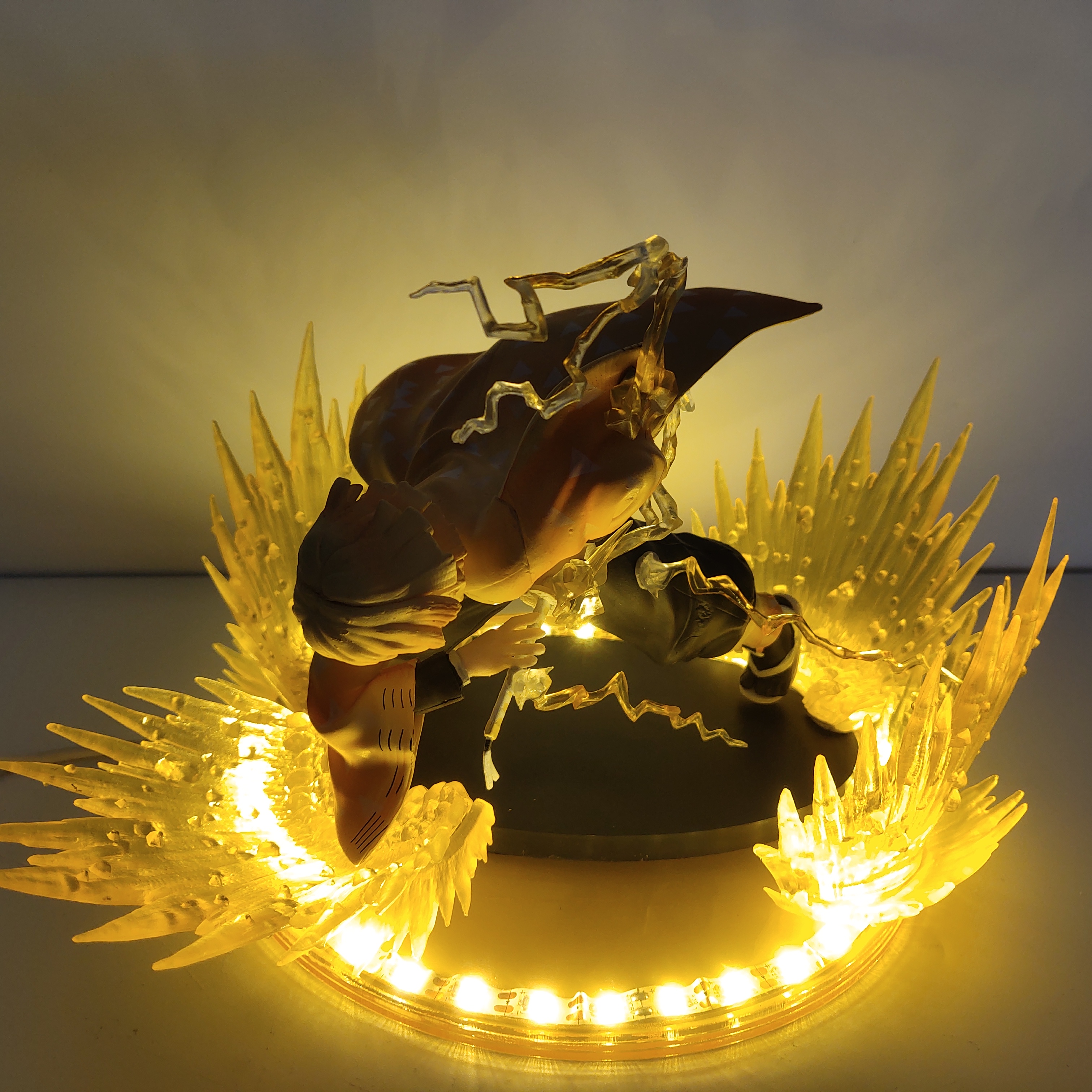 Demon Slayer Anime Agatsuma Ze - مراجعة Model Kit Zenitsu وسعره