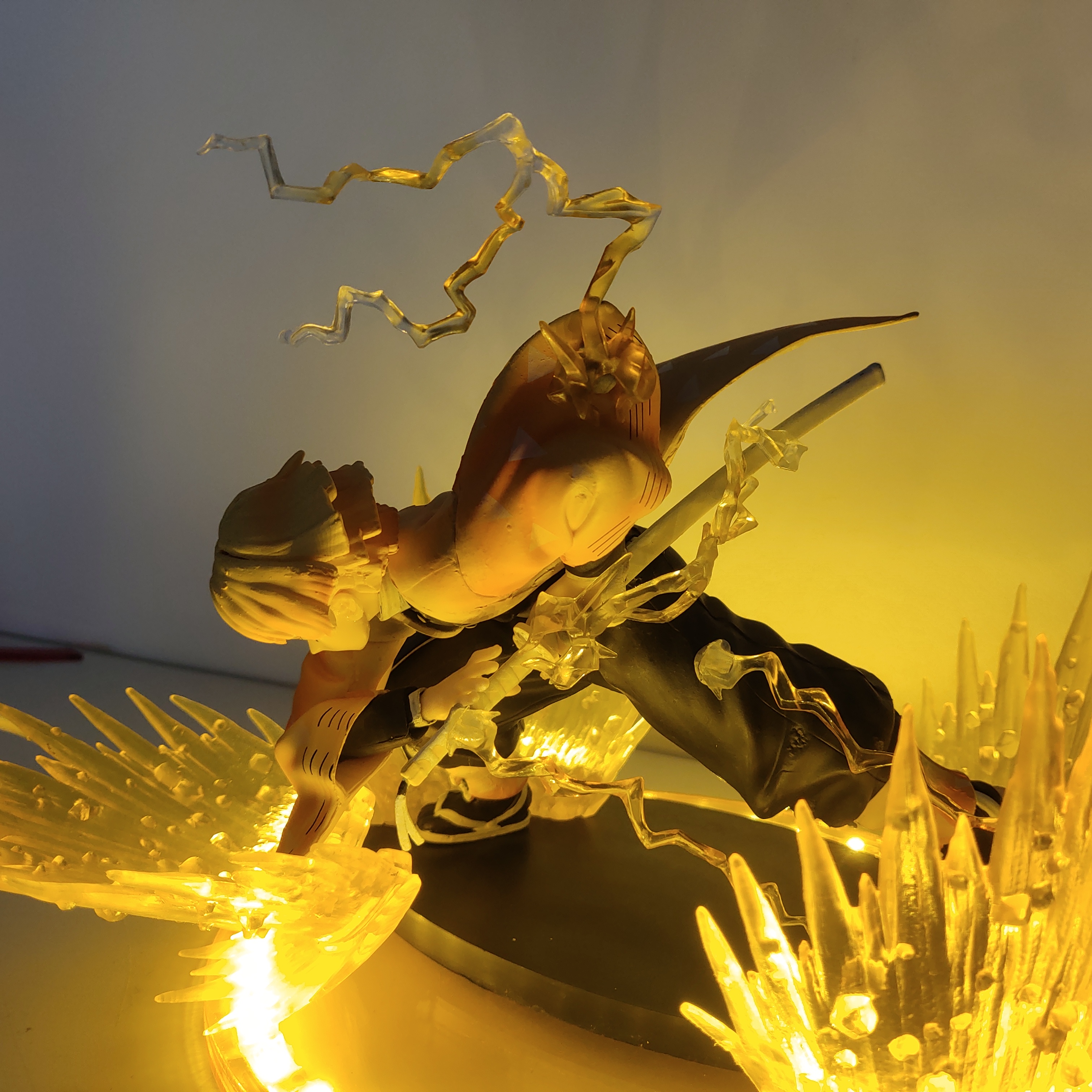Demon Slayer Anime Agatsuma Ze - مراجعة Model Kit Zenitsu وسعره