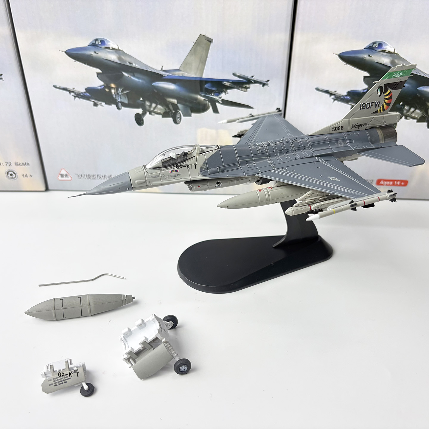 1/72 Scale U.S. Air Force F-16 - مراجعة Model Kit F16 وسعره
