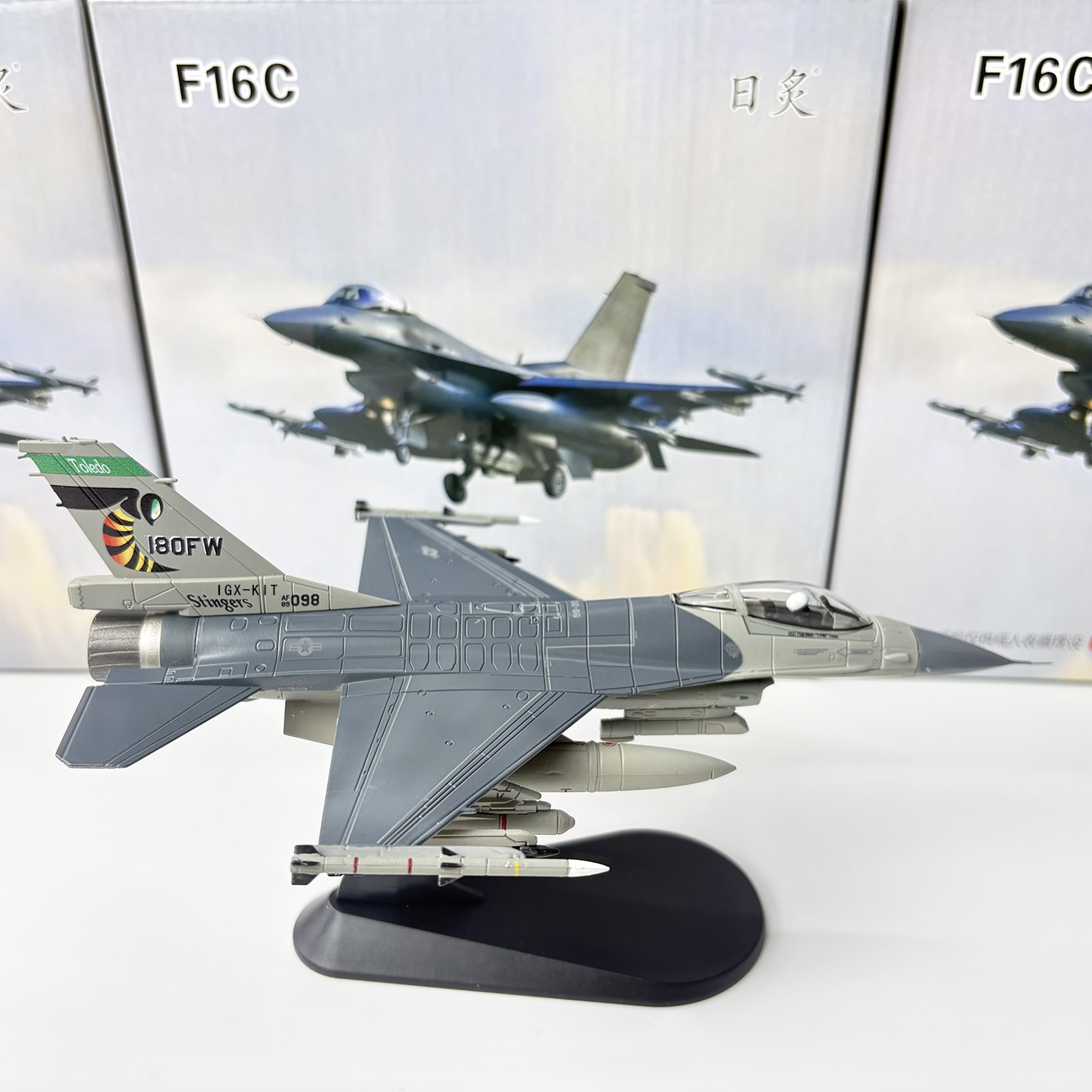 1/72 Scale U.S. Air Force F-16 - مراجعة Model Kit F16 وسعره