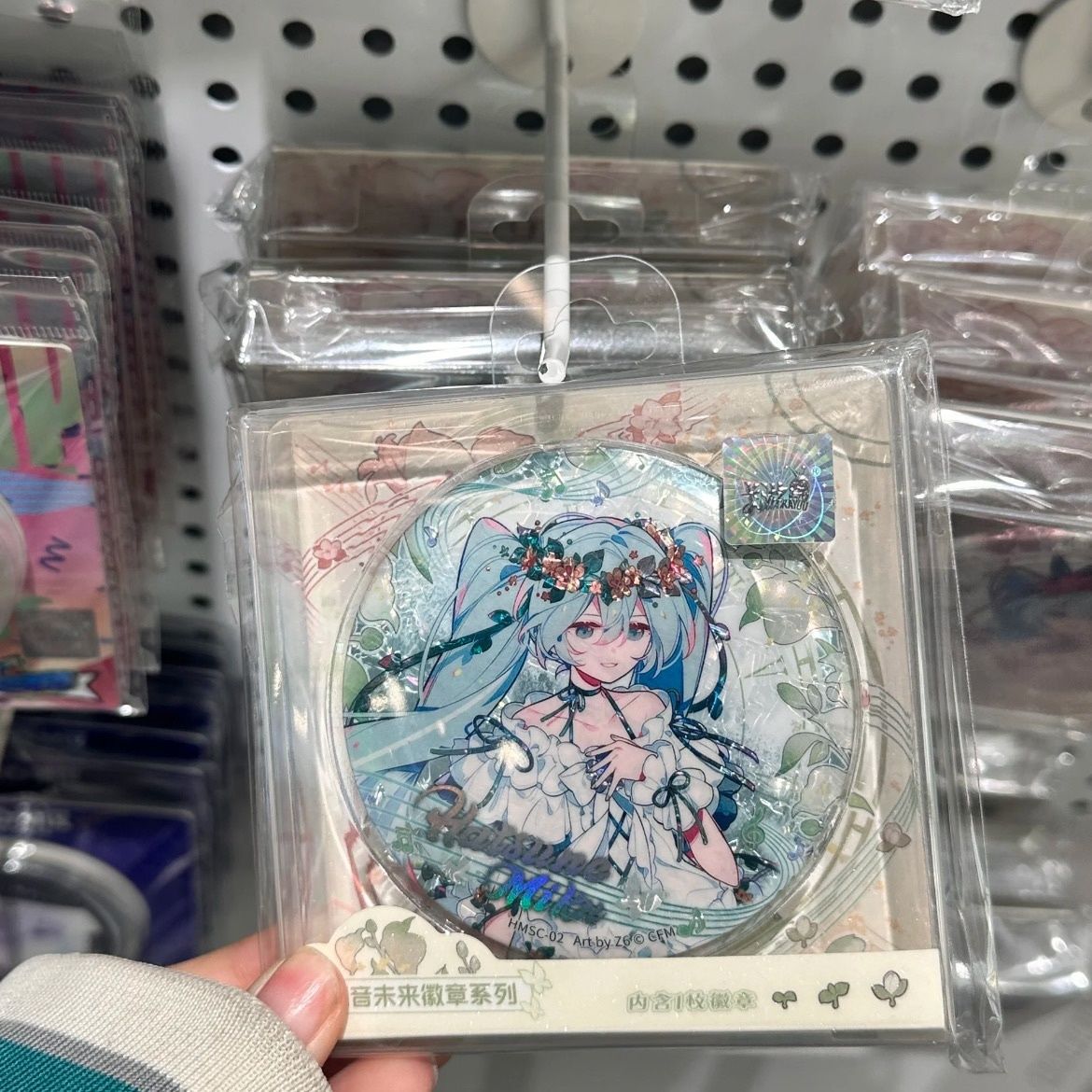 Miku Hatsune Figure Badge Anim - مراجعة Model Kit Hatsune Miku وسعره